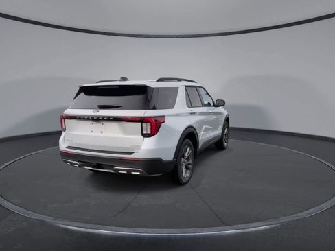 New 2026 Ford Explorer Active w/ Active Comfort Package image 8