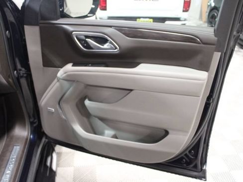 Used 2023 Chevrolet Suburban LT w/ Luxury Package AWD/4WD image 25