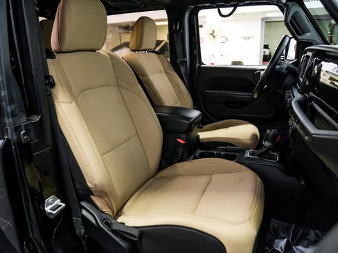 Used 2020 Jeep Wrangler Sport AWD/4WD image 34