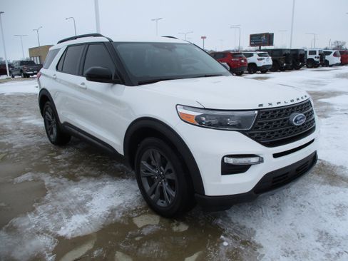 Used 2023 Ford Explorer XLT w/ Equipment Group 202A image 10