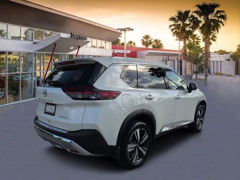 Used 2023 Nissan Rogue Platinum w/ Platinum Premium Package FWD image 3