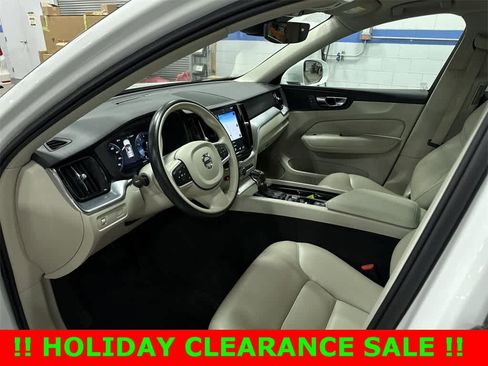 Used 2020 Volvo XC60 T5 Momentum image 30