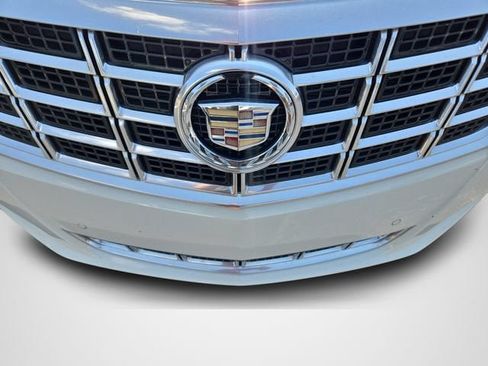 Used 2013 Cadillac XTS Luxury w/ Driver Awareness Package FWD image 37