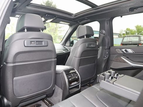 Used 2021 BMW X5 M50i image 77