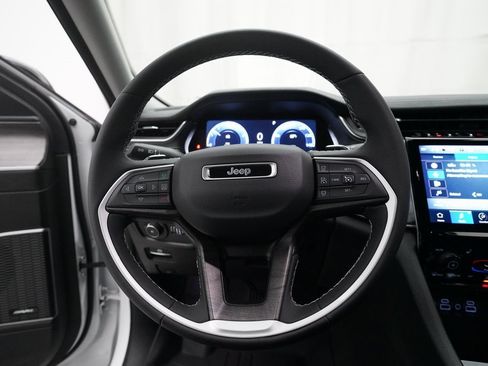 Used 2023 Jeep Grand Cherokee Limited w/ Black Appearance Package image 4