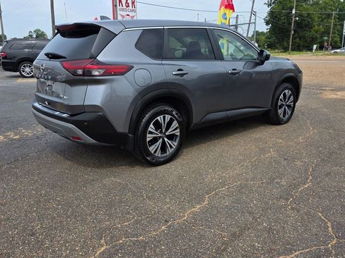 Used 2023 Nissan Rogue SV image 6