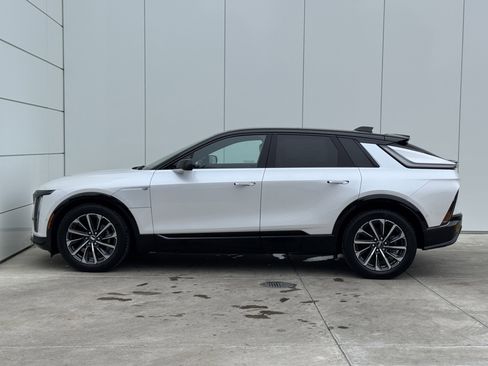 New 2025 Cadillac Lyriq Sport image 5