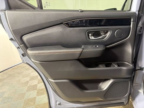 Used 2025 Honda Pilot TrailSport image 23