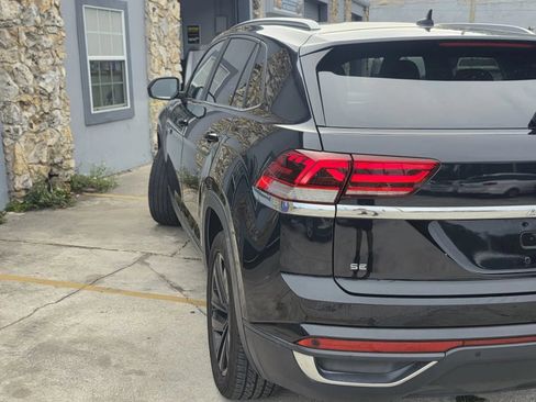 Used 2022 Volkswagen Atlas Cross Sport SE w/ Panoramic Sunroof Package FWD image 6