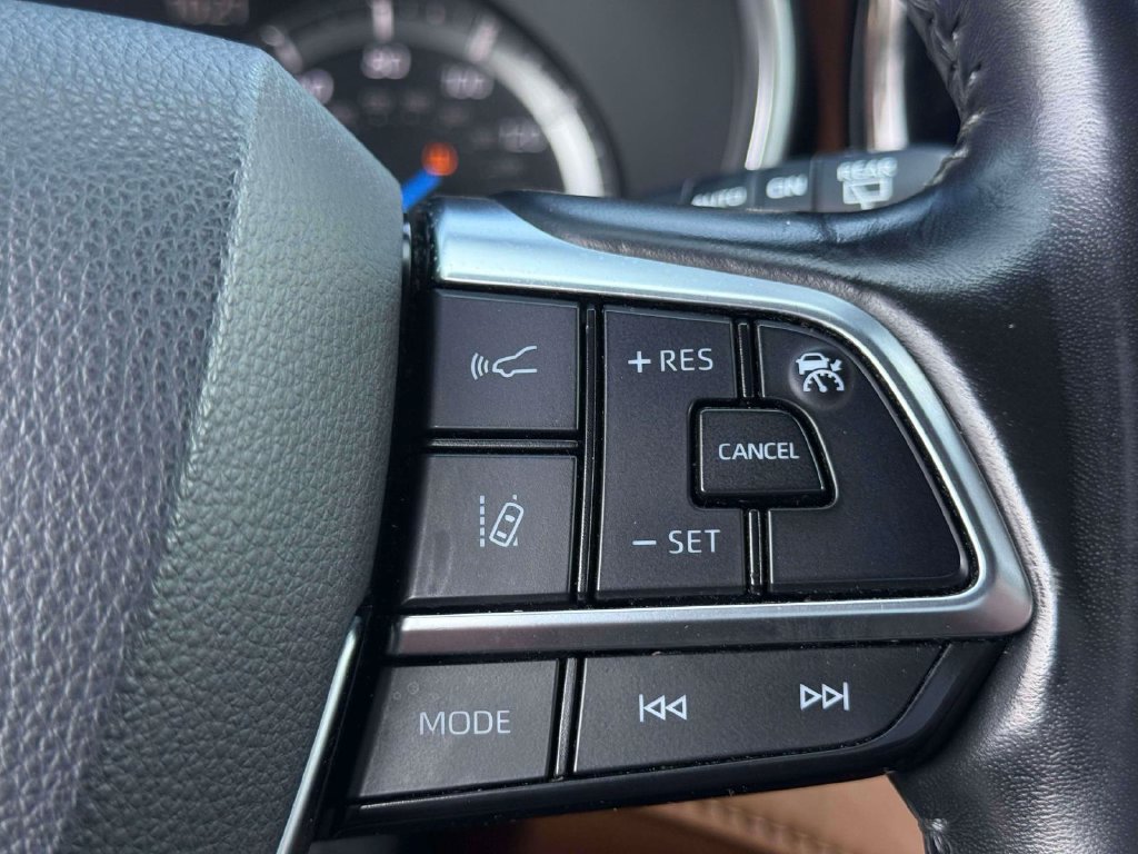 Used 2021 Toyota Highlander Platinum AWD/4WD image 25