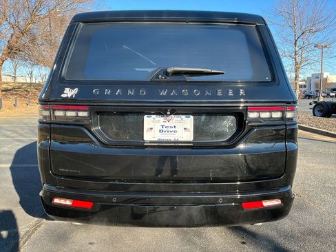 Used 2023 Jeep Grand Wagoneer Series III image 7