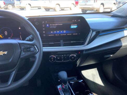 Certified 2024 Chevrolet Trax LT image 7