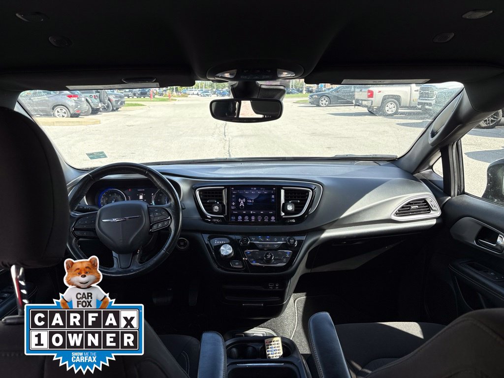 Used 2020 Chrysler Pacifica Touring w/ Advanced Safetytec Group FWD image 15