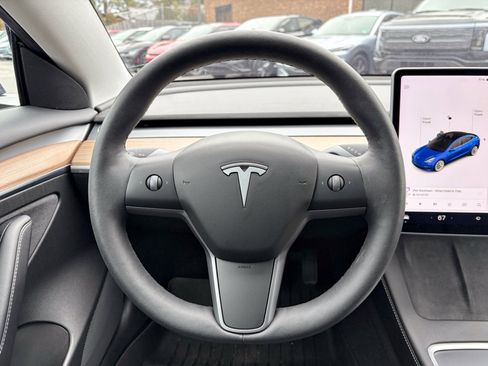 Used 2021 Tesla Model 3 Standard Range Plus image 9