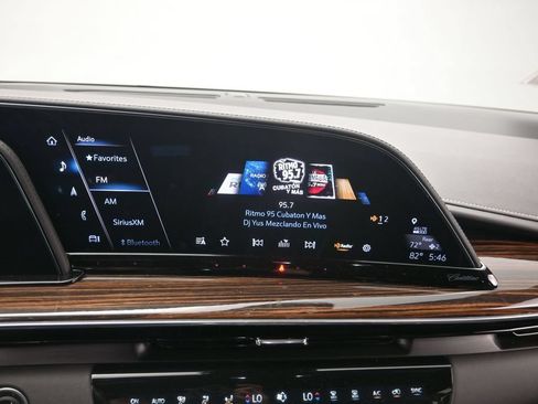 Used 2023 Cadillac Escalade Premium Luxury RWD image 13