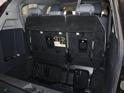 Used 2022 Toyota Sienna XLE w/ XLE Plus Package image 17