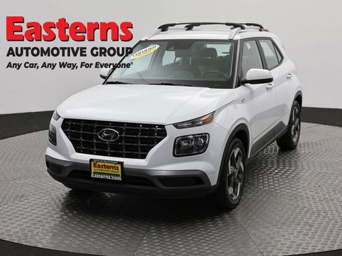 Used 2021 Hyundai Venue SEL FWD image 1