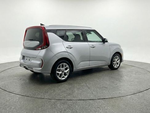 Used 2025 Kia Soul LX w/ LX Technology Package FWD image 9