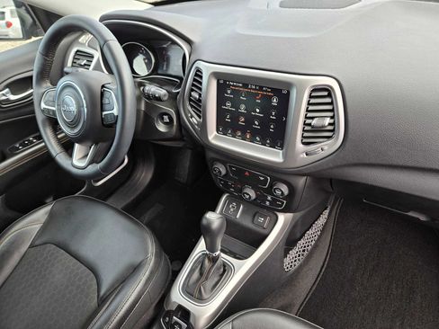 Used 2018 Jeep Compass Latitude w/ Popular Equipment Group FWD image 14