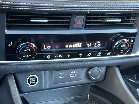 Used 2023 Nissan Rogue SV w/ SV Premium B Package AWD/4WD image 17