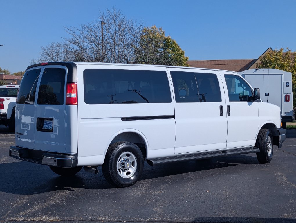 Used 2025 Chevrolet Express 3500 LT w/ LT Preferred Equipment Group RWD image 24
