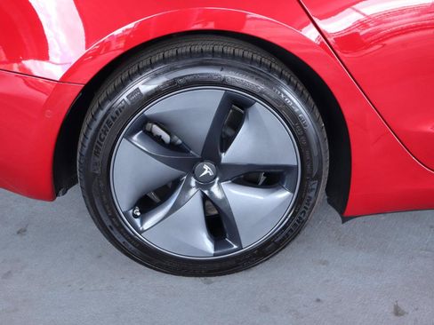 Used 2019 Tesla Model 3 Mid Range image 5