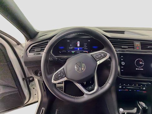 Used 2023 Volkswagen Tiguan SE R-Line FWD image 10