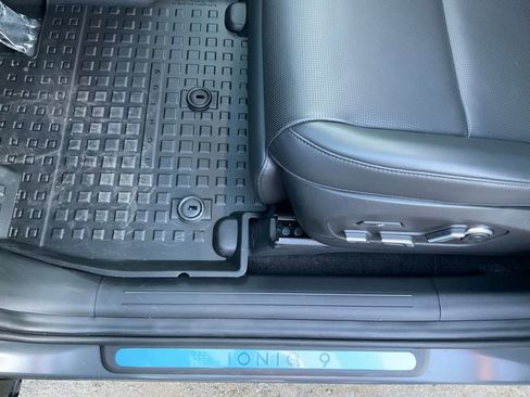 Used 2026 Hyundai Ioniq 9 Limited image 17
