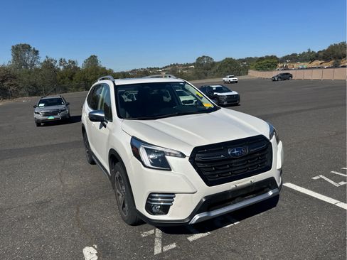 Used 2023 Subaru Forester Touring w/ Popular Package #2 AWD/4WD image 3