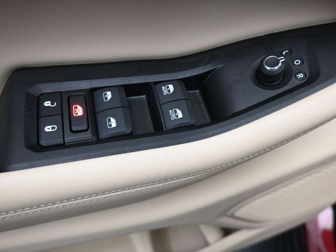 Used 2024 Jeep Grand Cherokee Limited w/ Luxury Tech Group II image 13