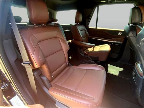 Used 2025 Lincoln Navigator Reserve AWD/4WD image 18