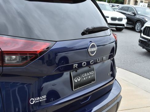 Used 2025 Nissan Rogue SV image 15