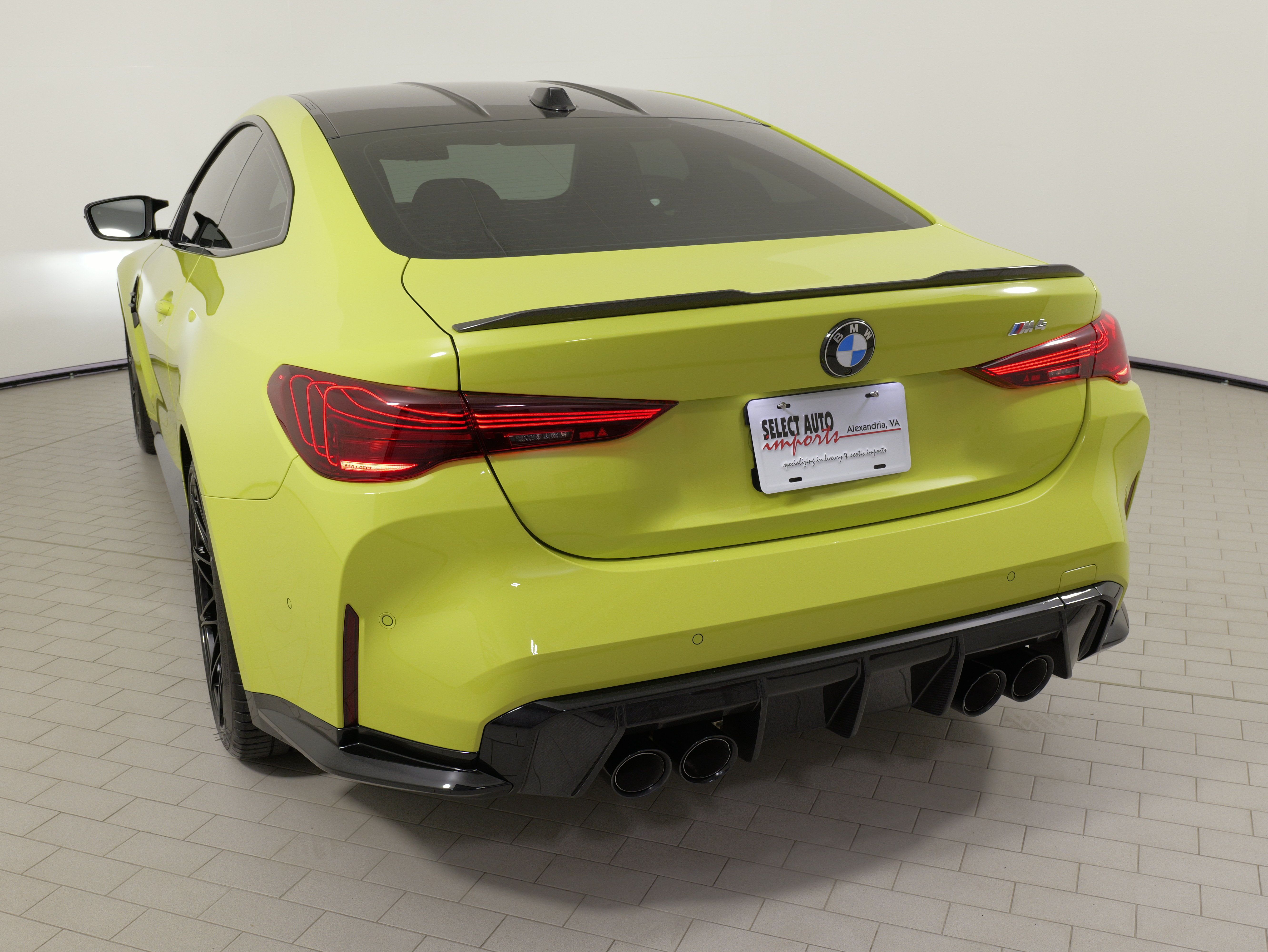 Used 2025 BMW M4 Coupe w/ M Carbon Exterior Package RWD image 18