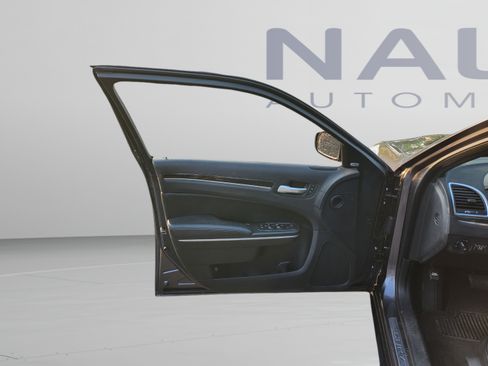 Used 2013 Chrysler 300 C RWD image 11