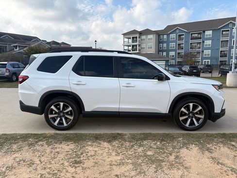 Certified 2023 Honda Pilot Sport image 9