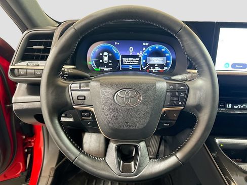 Used 2025 Toyota Crown AWD/4WD image 9