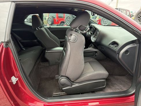 Used 2018 Dodge Challenger SXT image 17