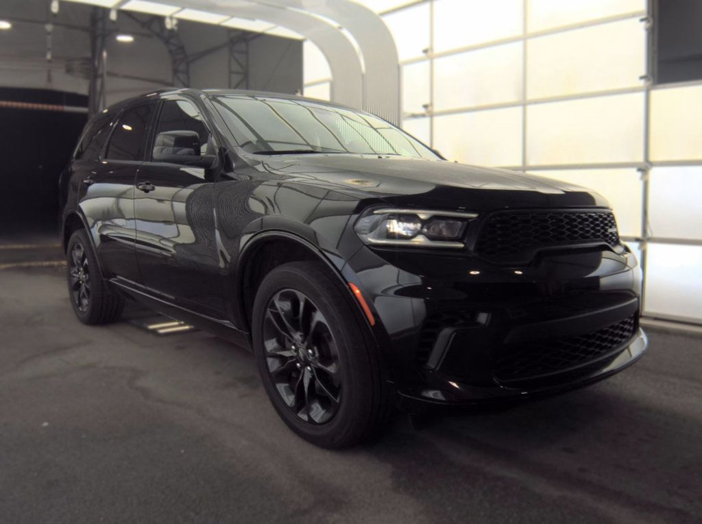 Used 2023 Dodge Durango GT w/ Blacktop Package AWD/4WD image 2