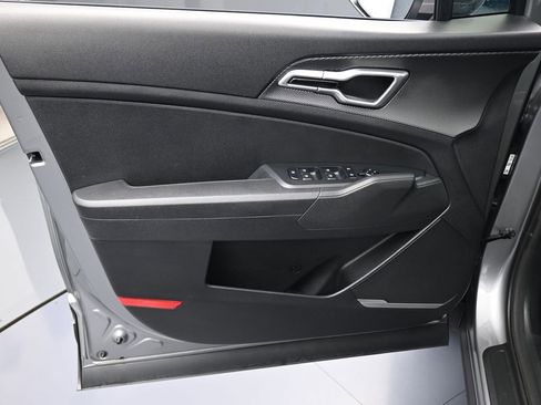 Used 2024 Kia Sportage LX image 12