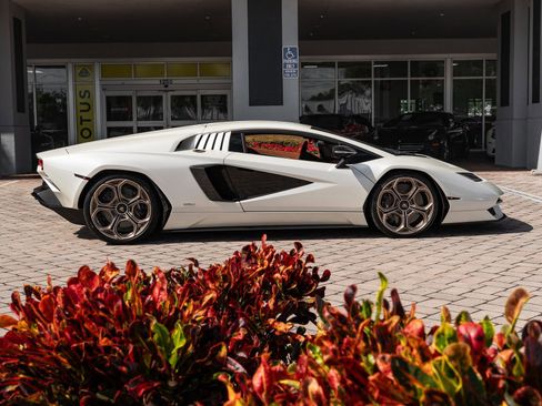 Used 2022 Lamborghini Aventador Countach image 22