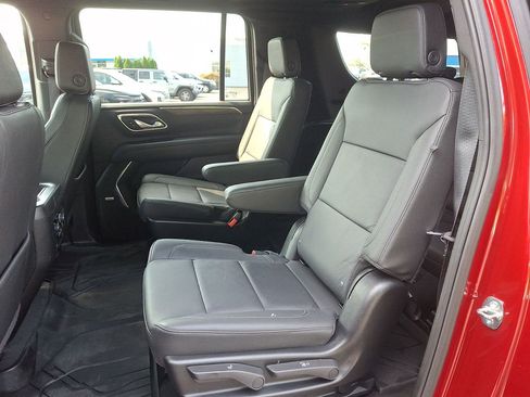 Certified 2024 Chevrolet Suburban Z71 w/ Luxury Package AWD/4WD image 20