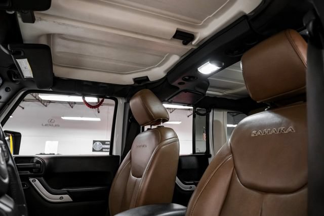 Used 2017 Jeep Wrangler Unlimited Sahara w/ Connectivity Group AWD/4WD image 27