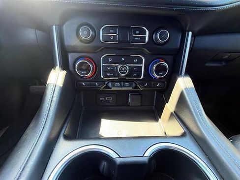 Used 2022 Chevrolet Tahoe Z71 w/ Luxury Package AWD/4WD image 14
