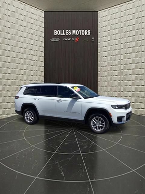 Used 2023 Jeep Grand Cherokee L Laredo w/ Luxury Tech Group I AWD/4WD image 2