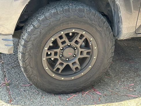 Used 2019 Toyota Tacoma SR w/ SR Convenience Package AWD/4WD image 7