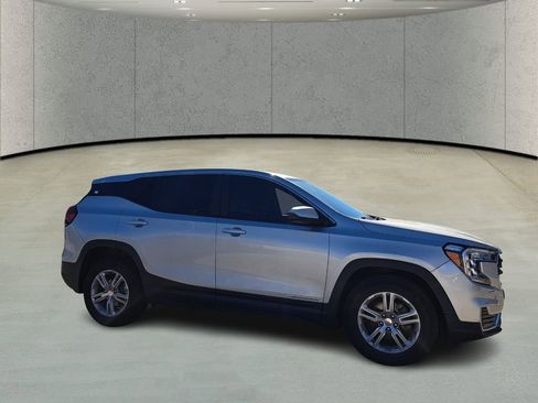 Used 2022 GMC Terrain SLE image 3