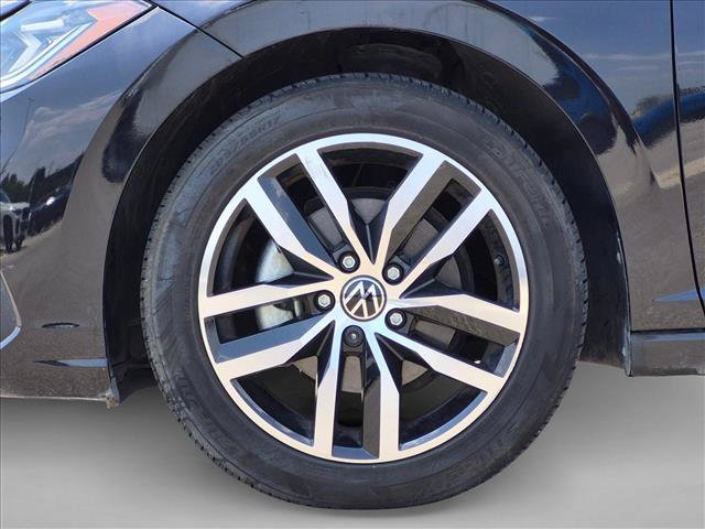 Used 2025 Volkswagen Jetta SE FWD image 24