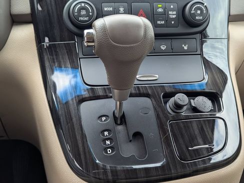 Used 2011 Kia Sedona EX w/ Luxury Pkg FWD image 17
