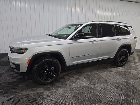 Used 2024 Jeep Grand Cherokee L Laredo AWD/4WD image 6