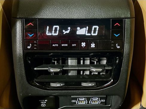 Used 2025 Jeep Grand Cherokee L Summit w/ Obsidian Package AWD/4WD image 24